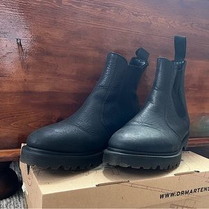 Dr. Martens 2976 Inuck Chelsea Boots. W9/M7